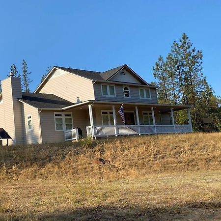 Majestic Newly Renovated Home Surrounded By Greenery Grants Pass Exterior foto