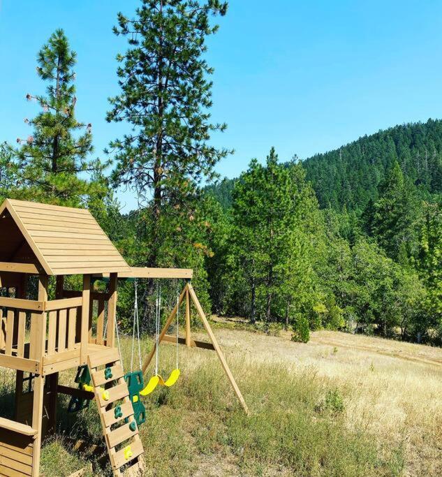 Majestic Newly Renovated Home Surrounded By Greenery Grants Pass Exterior foto